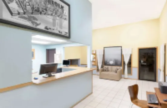 Super 8 by Wyndham Norfolk