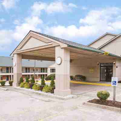 Days Inn by Wyndham Wytheville Hotel Exterior