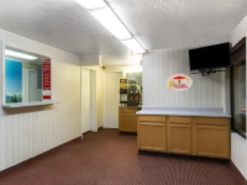 Super 8 by Wyndham Evanston