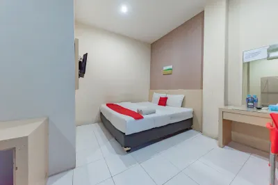 RedDoorz near Pasar Tarapung Siring Banjarmasin Hotel a 