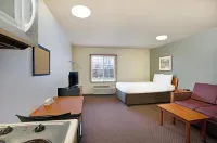 WoodSpring Suites Cincinnati Fairfield - Wifi