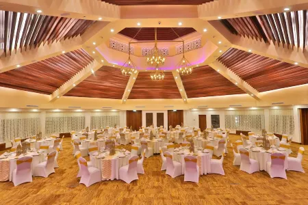 Sarova Whitesands Beach Resort & Spa Отели рядом с достопримечательностью «Nguuni Wildlife Sanctuary»