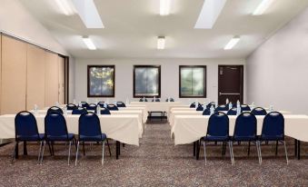 Country Inn & Suites by Radisson, Coon Rapids, MN