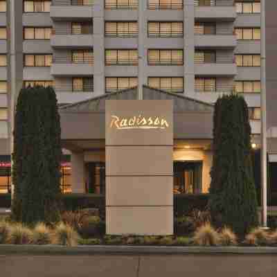 Radisson Hotel Seattle Airport Hotel Exterior