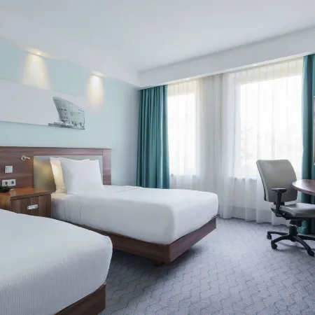 Hampton by Hilton Amsterdam Centre East Отели рядом с достопримечательностью «Мост Питон»