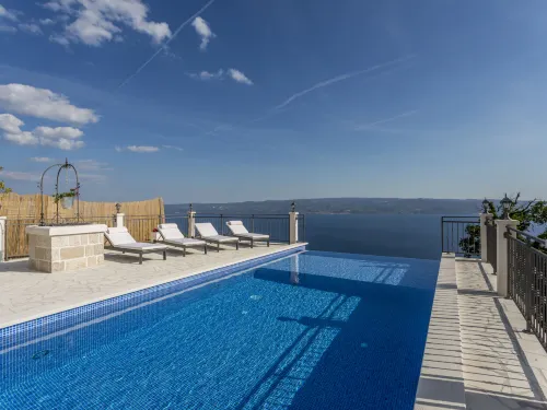 Villa Nareste - parking
