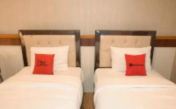 RedDoorz Plus Near Universitas Sumatera Utara