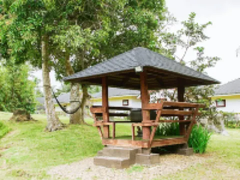 Lucia’s Bed and Breakfast Resort Hotels in Silang