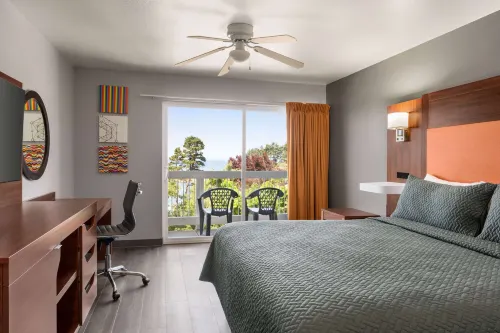 Travelodge by Wyndham Depoe Bay - parking