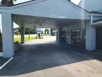 Days Inn by Wyndham Hardeeville Near Hilton Head - Parkplatz