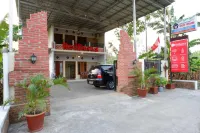 RedDoorz Syariah near Alun Alun Pacitan 2 Hotels in Kecamatan Pringkuku