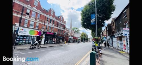 1-Bed Apartment in Ealing 3 Mins from Station