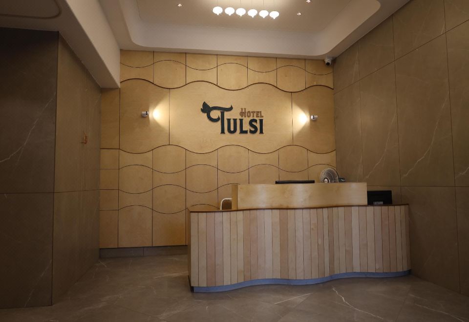 Hotel Tulsi 로비