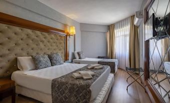 Dionisus Hotel Lara