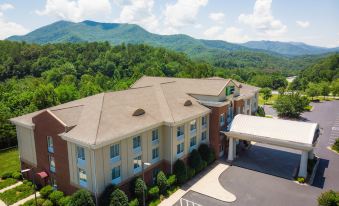 Holiday Inn Express & Suites Sylva - Western Carolina Area - Housity