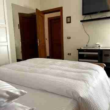 The Glasshouse Pools Rooms