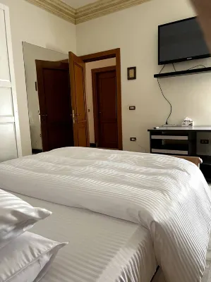 The Glasshouse Pools Hotel a 