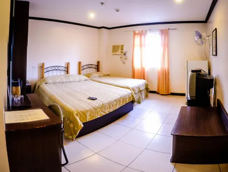 Crowne Garden Hotel