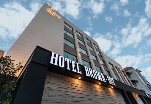 브라운 도트 호텔 수영 이미지