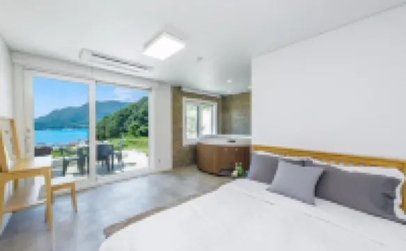 Geojedo Blue Hill Pension