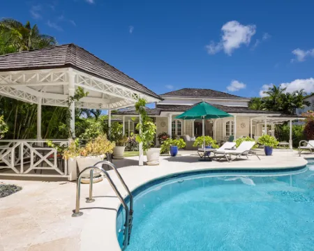 "Lonetrees" - Large Luxury Private Villa w/ Pool by One Caribbean Estates Hotéis em Mount Standfast