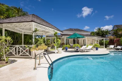 "Lonetrees" - Large Luxury Private Villa w/ Pool by One Caribbean Estates Các khách sạn ở 