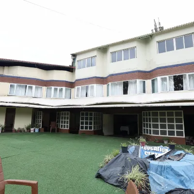 Hotel Charring Cross Các khách sạn gần Botanical Gardens