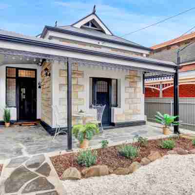 Noir Cottage | Glenelg North | 3Br | Netflix| BBQ Hotel Exterior