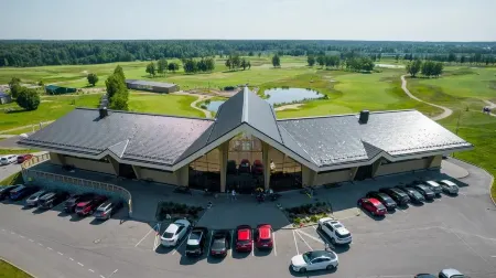 Strawberry Fields Golf Resort Hotel