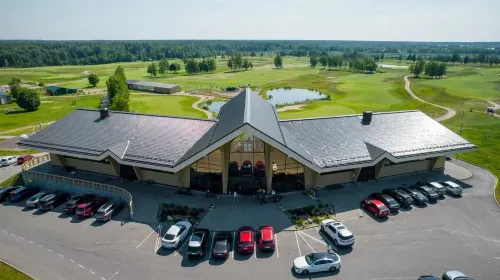 Strawberry Fields Golf Resort Hotel