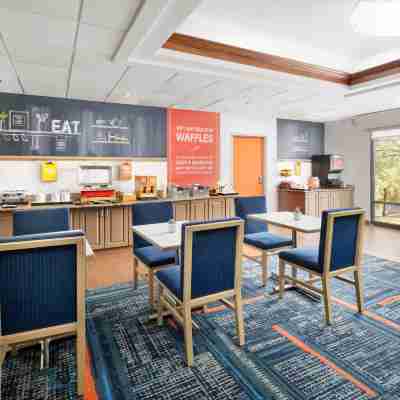 Hampton Inn Columbia Dining/Meeting Rooms