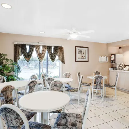 Howard Johnson by Wyndham Modesto Ceres