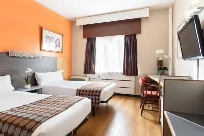 Crisol Quindós Hotels near Aula didáctica sobre los Reyes de León