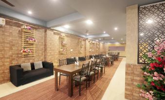 Hotel Lemon Suites & Banquet Noida Sector 62