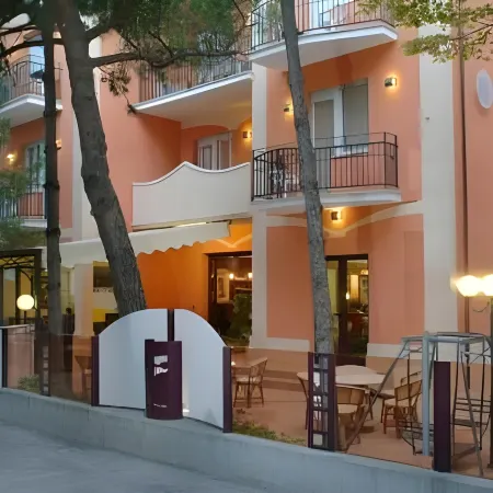 Hotel FRA I Pini Отели рядом с достопримечательностью «Визербелла»