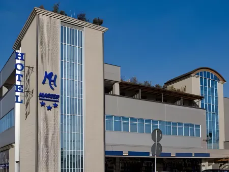 Hotel Master Отели рядом с достопримечательностью «Королевский дворец Венария»