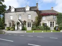 Royal George Hotel by Greene King Inns - parking