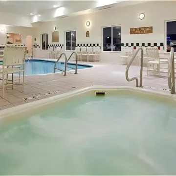 Holiday Inn Express & Suites Lawrence by IHG