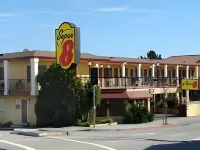 Super 8 by Wyndham Santa Cruz/Beach Boardwalk East Hotel di Santa Cruz