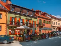 Hotel Maxant Các khách sạn ở Lounovice pod Blanikem