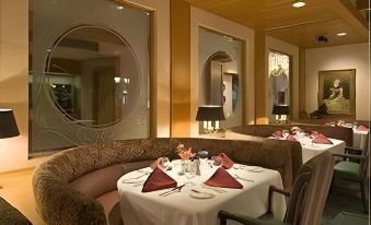 Bella Vista Hotel & Suites