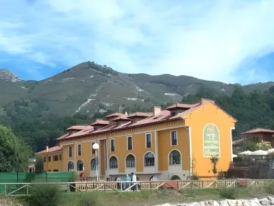 Hotel Santa Cruz Hotels near Pico Pierzo (1552 m.)