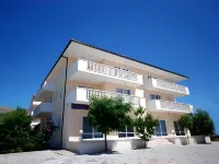 Apartmani Trogir Hôtels à : Donji Seget