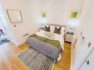 Captivating 1-Bed Apartment in Slough with Kingbed