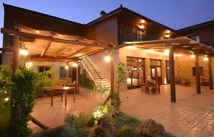 Polys Guest House