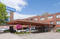 Thriftlodge Cochrane South Hotels near Timmins Square