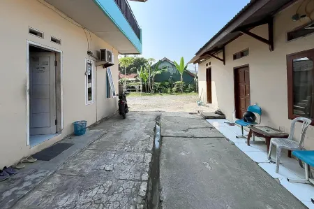 RedDoorz at Penginapan Bunda Отели в г. Cikakak