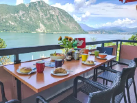 Frontlake Panorama Apt. 408 Hotels in Bissone