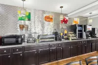 Econo Lodge Waynesboro - Skyline Drive - breakfast