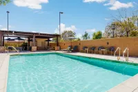Courtyard Phoenix Mesa Gateway Airport - piscine